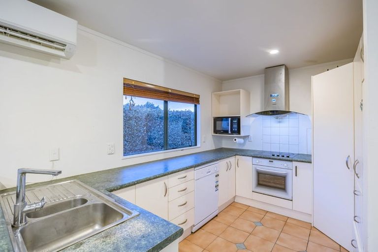 Photo of property in 14 Swanson Oaks, Swanson, Auckland, 0612