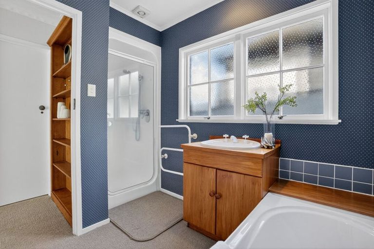 Photo of property in 2/33 Gulf View Road, Murrays Bay, Auckland, 0630