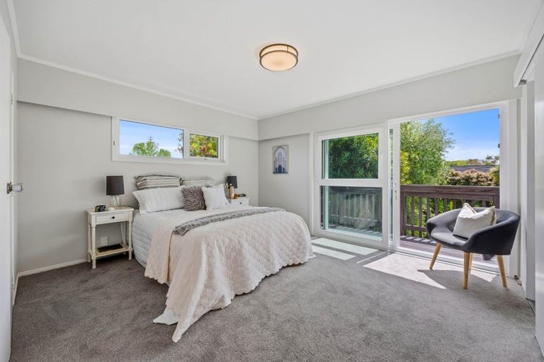 Photo of property in 26 Pickwick Parade, Mellons Bay, Auckland, 2014