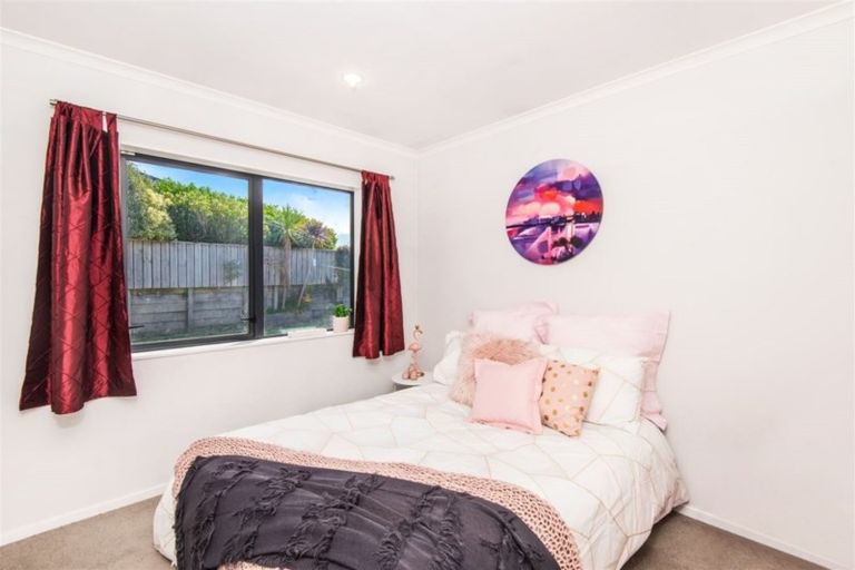 Photo of property in 2 Comber Place, Johnsonville, Wellington, 6037