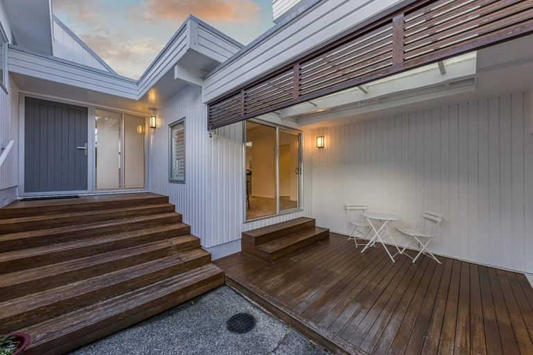 Photo of property in 16 Prestige Place, Castor Bay, Auckland, 0620