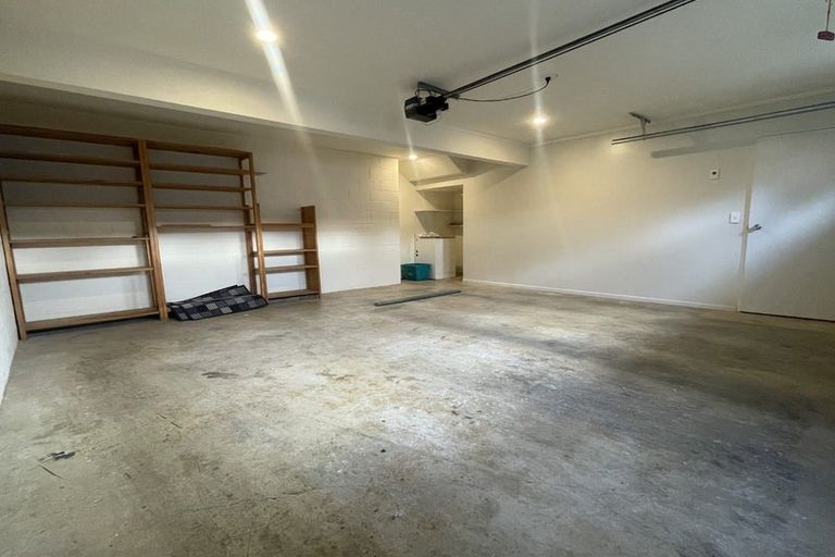 Photo of property in 17 Glanmire Road, Newlands, Wellington, 6037