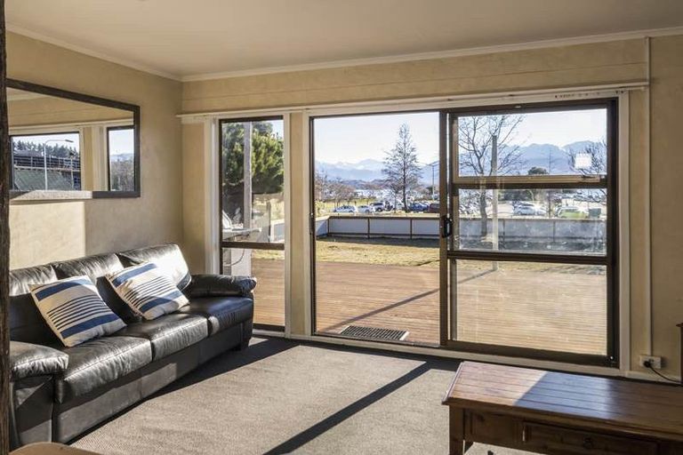 Photo of property in 33 Dungarvon Street, Wanaka, 9305