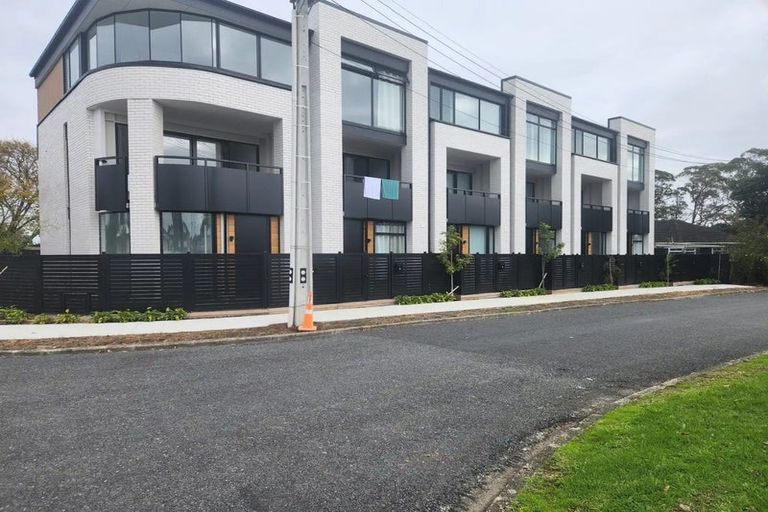 Photo of property in 15 Tiraumea Drive, Pakuranga, Auckland, 2010