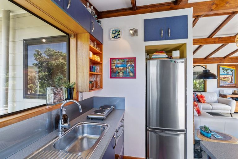 Photo of property in 14 Hughes Street, Waikanae Beach, Waikanae, 5036