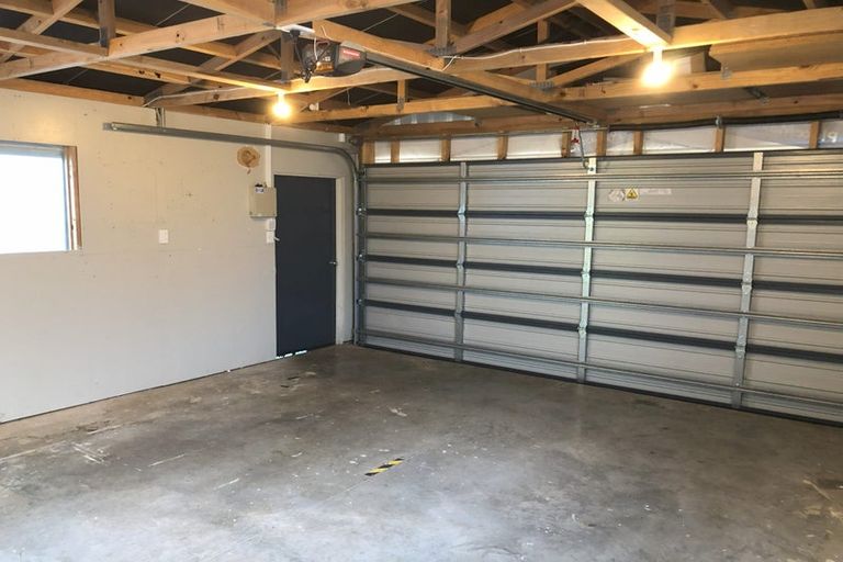 Photo of property in 1 Sarona Avenue, Glen Eden, Auckland, 0602