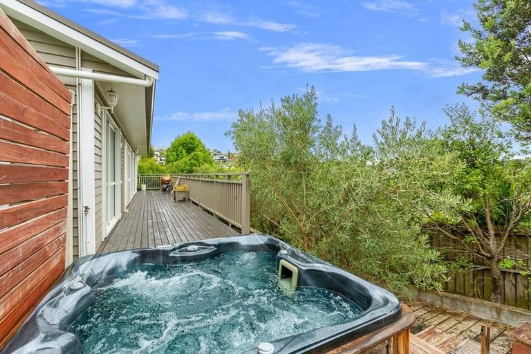 Photo of property in 16 Fern Court, Orewa, 0931