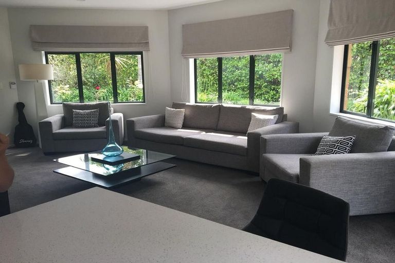 Photo of property in 92a Ranfurly Road, Alfriston, Auckland, 2105