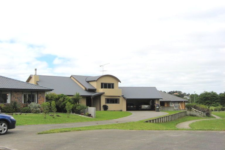 Photo of property in 24 Max Short Drive, Pukekohe, 2120