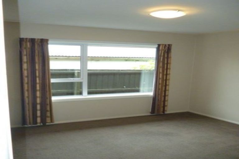 Photo of property in 17 Brookby Crescent, Avonhead, Christchurch, 8042