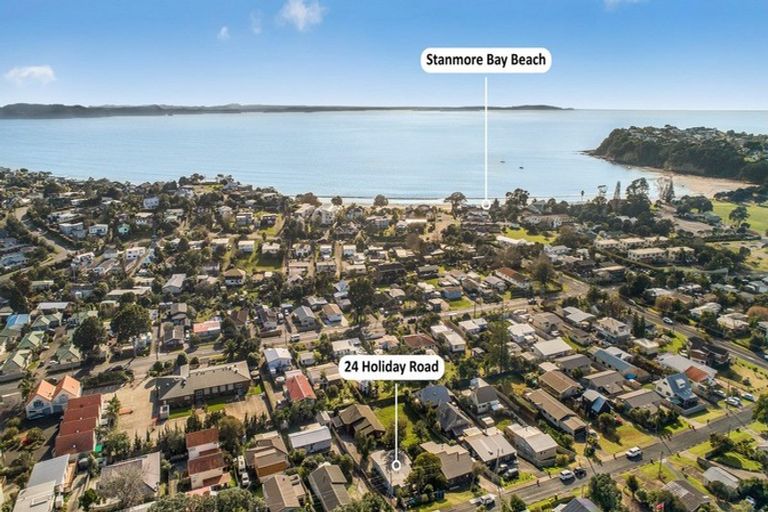 Photo of property in 24 Holiday Road, Stanmore Bay, Whangaparaoa, 0932
