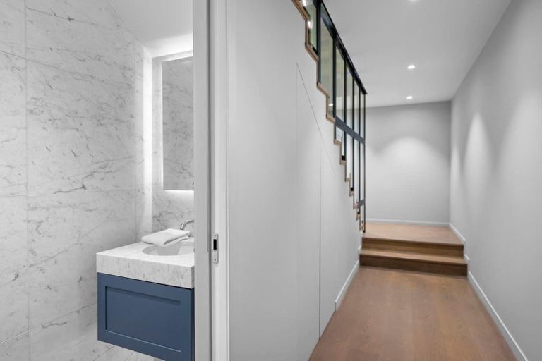 Photo of property in 24 Seacliffe Avenue, Belmont, Auckland, 0622