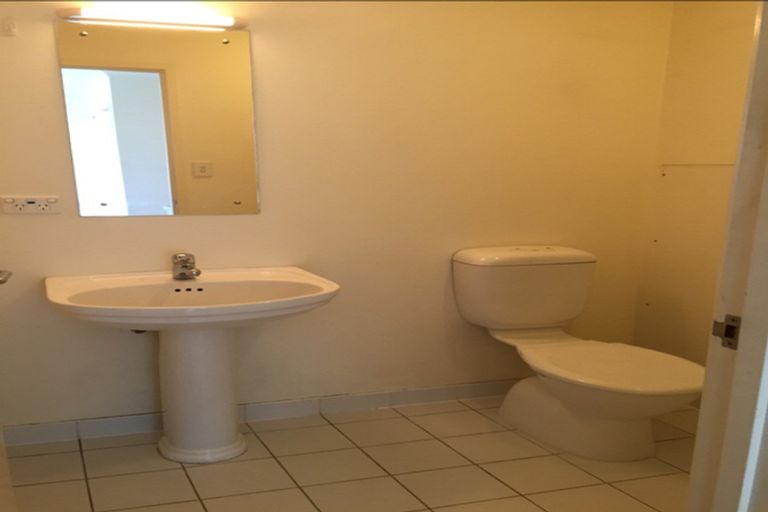 Photo of property in 2e/30 Westward Ho, Glen Eden, Auckland, 0602