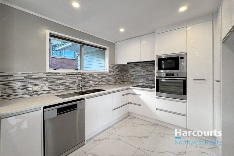 Photo of property in 50 Rehia Road, Massey, Auckland, 0614