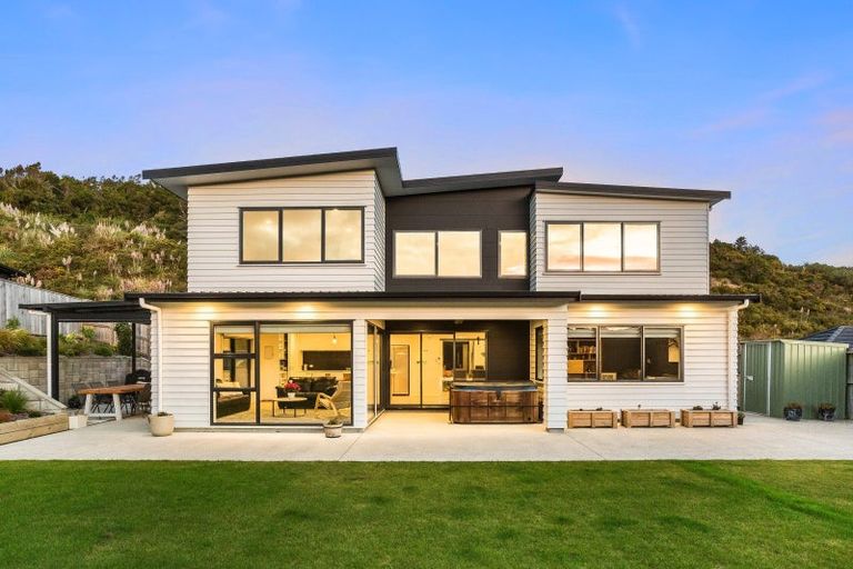 Photo of property in 194 Navigation Drive, Whitby, Porirua, 5024