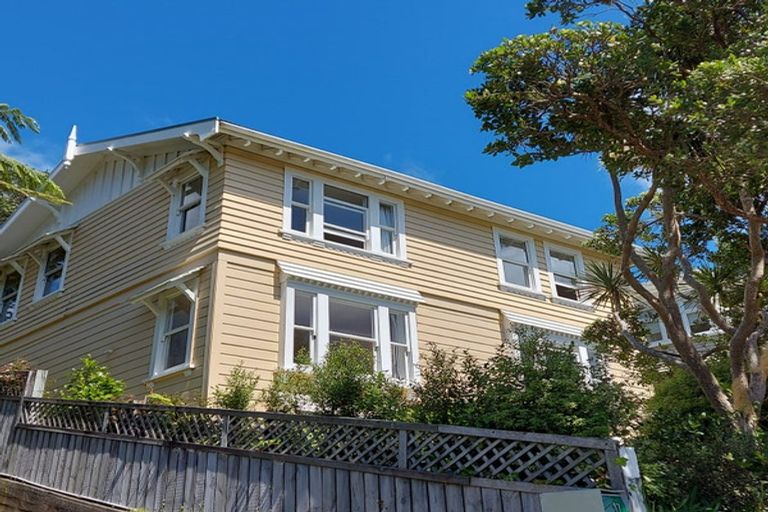 Photo of property in 19 Grove Road, Kelburn, Wellington, 6012