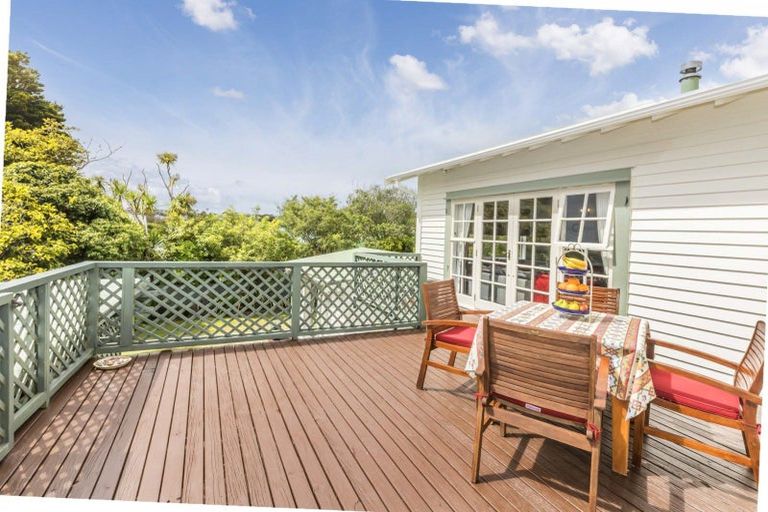 Photo of property in 37 Beauchamp Street, Karori, Wellington, 6012