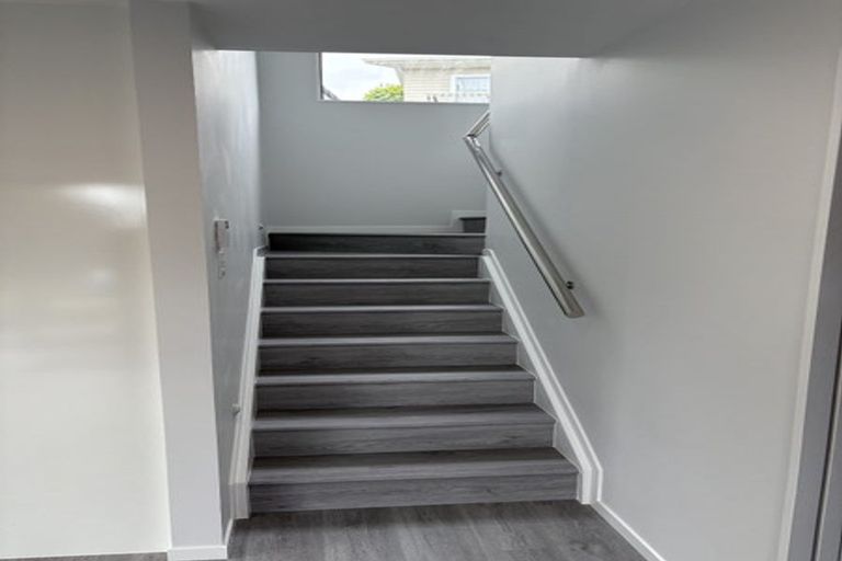 Photo of property in 58 Gossamer Drive, Pakuranga Heights, Auckland, 2010