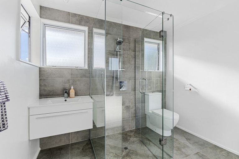 Photo of property in 49 Queens Road, Glen Avon, New Plymouth, 4312