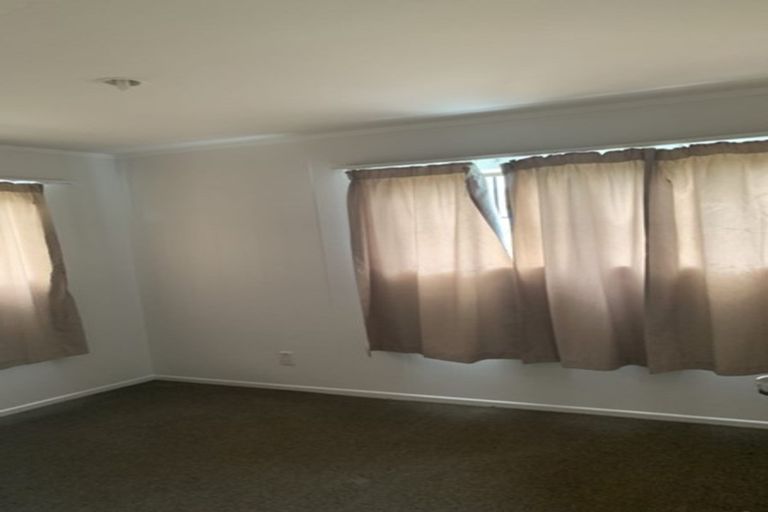 Photo of property in 24 Neil Avenue, Te Atatu Peninsula, Auckland, 0610