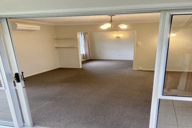 Photo of property in 50 Chipping Lane, Redwood, Christchurch, 8051