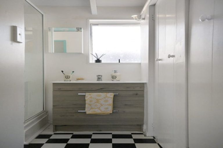 Photo of property in 24/125u Queens Drive, Lyall Bay, Wellington, 6022