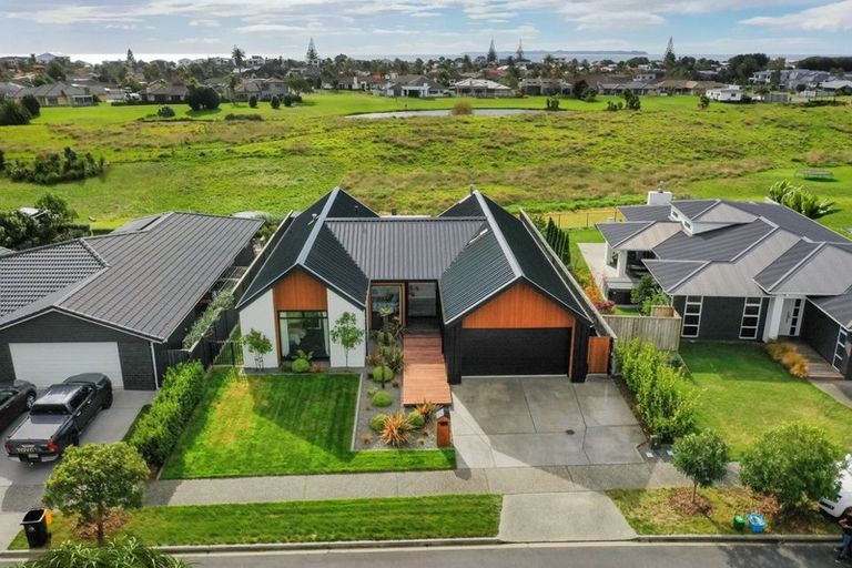Photo of property in 28 Selliera Place, Papamoa Beach, Papamoa, 3118