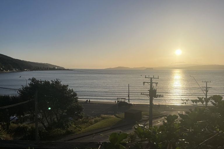Photo of property in 15 Ferry Road, Days Bay, Lower Hutt, 5013