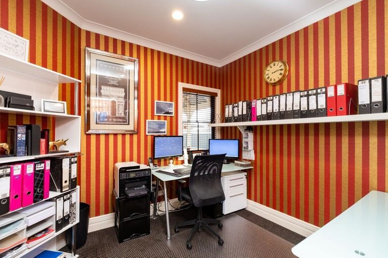 Photo of property in 100 Church Road, Taradale, Napier, 4112