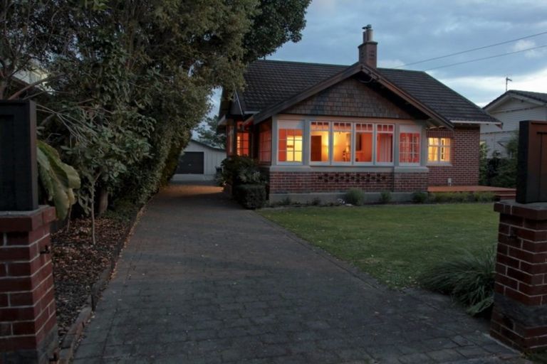 Photo of property in 24 Hinau Street, Woburn, Lower Hutt, 5010