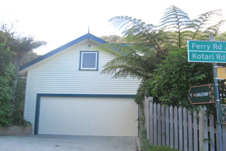 Photo of property in 3 Kotari Road, Days Bay, Lower Hutt, 5013