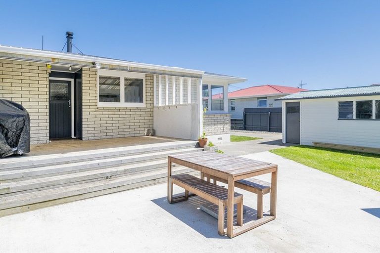 Photo of property in 172 Queen Street West, Levin, 5510