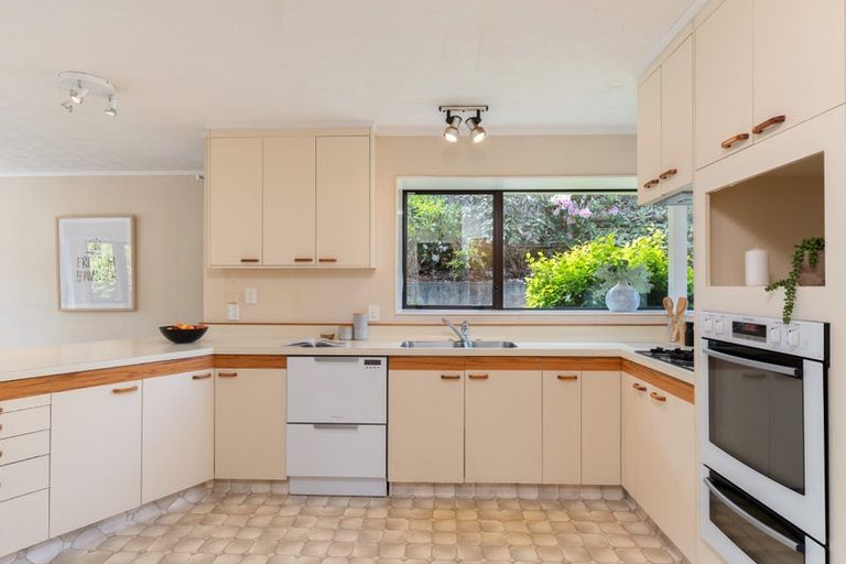 Photo of property in 46 Burbank Crescent, Churton Park, Wellington, 6037