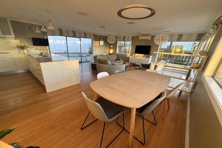 Photo of property in 2/17 Commodore Parry Road, Castor Bay, Auckland, 0620