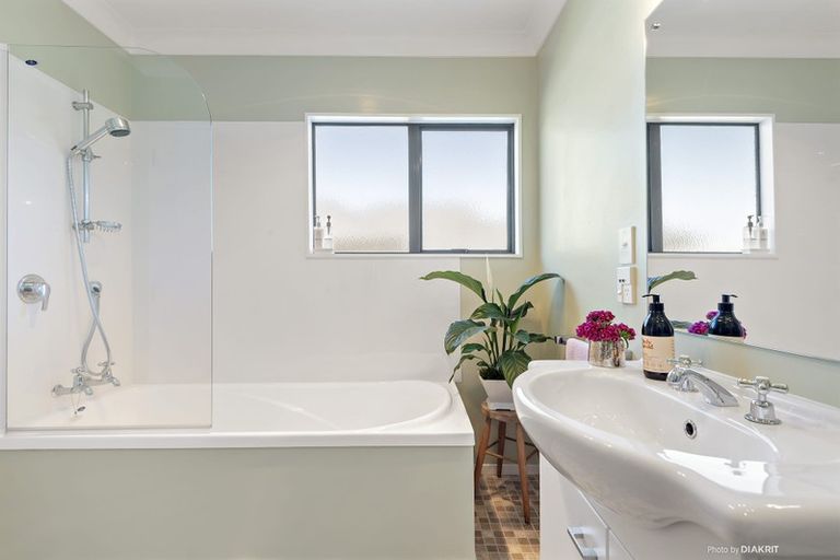 Photo of property in 24 Amesbury Drive, Churton Park, Wellington, 6037