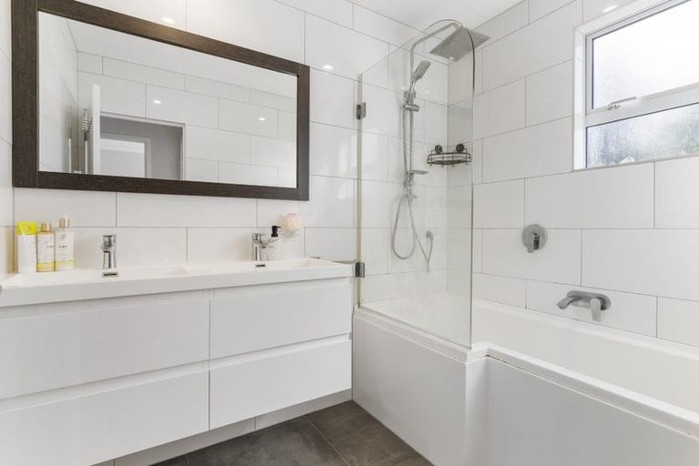 Photo of property in 23 Helleur Road, Massey, Auckland, 0614