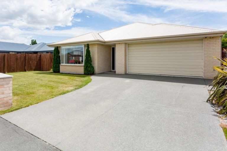 Photo of property in 37 Davaar Crescent, Broomfield, Christchurch, 8042