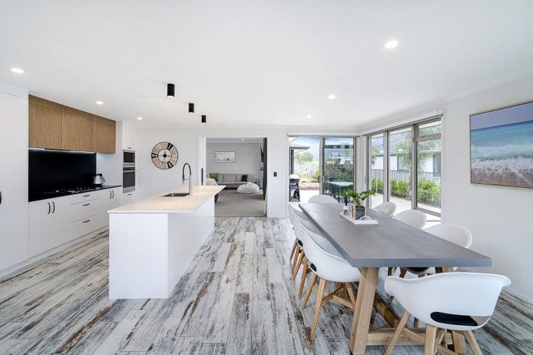 Photo of property in 15 Lady Jocelyn Place, Whitianga, 3510