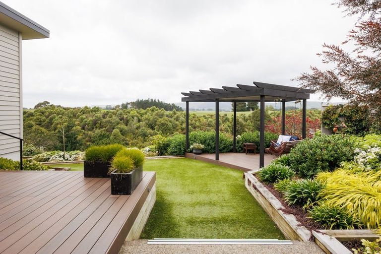 Photo of property in 10 Coutts Way, Fitzherbert, Palmerston North, 4410