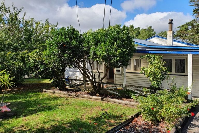 Photo of property in 10 Red Hills Road, Massey, Auckland, 0614