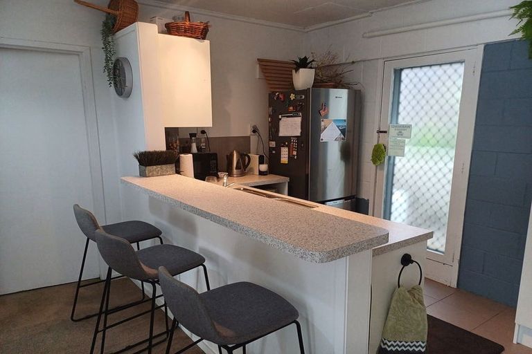 Photo of property in 1/132 Atkinson Road, Titirangi, Auckland, 0604