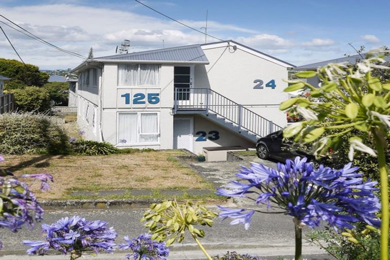 Photo of property in 24/125u Queens Drive, Lyall Bay, Wellington, 6022
