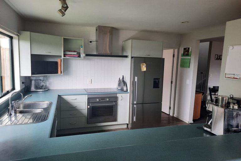 Photo of property in 4a Holiday Road, Stanmore Bay, Whangaparaoa, 0932