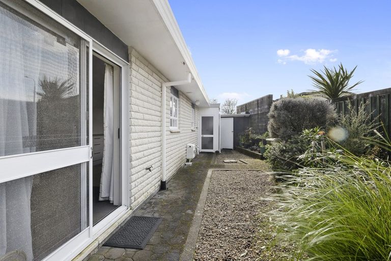 Photo of property in 2/230 Huatoki Street, Upper Vogeltown, New Plymouth, 4310