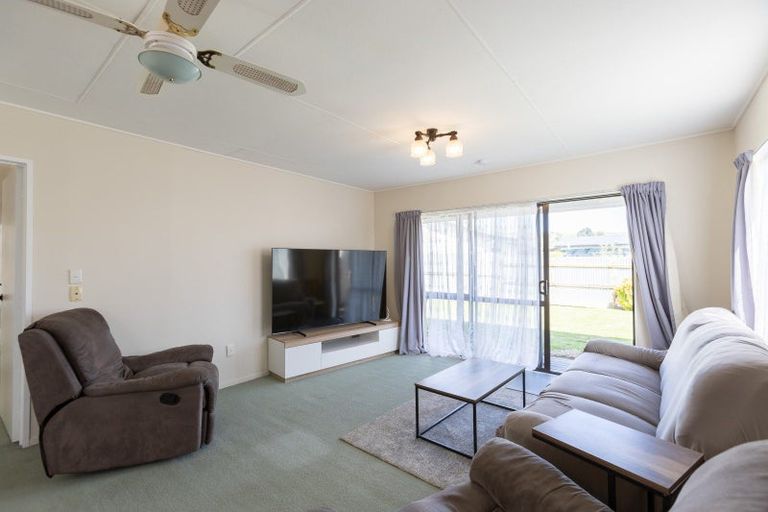 Photo of property in 15b Jeffares Place, Taradale, Napier, 4112