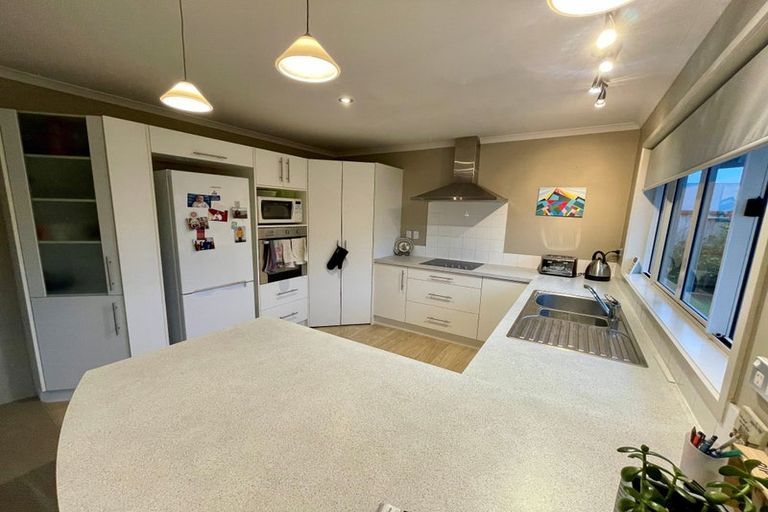 Photo of property in 10 Gibbston Close, Huntington, Hamilton, 3210