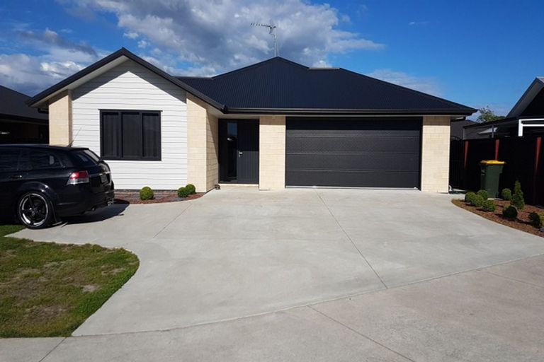 Photo of property in 14 Modello Lane, Waiuku, 2123
