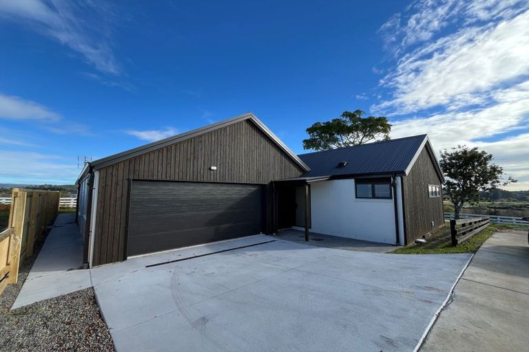 Photo of property in 6 Redfern Way, Pyes Pa, 3112