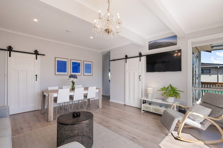 Photo of property in 114 Seaview Road, Paraparaumu Beach, Paraparaumu, 5032