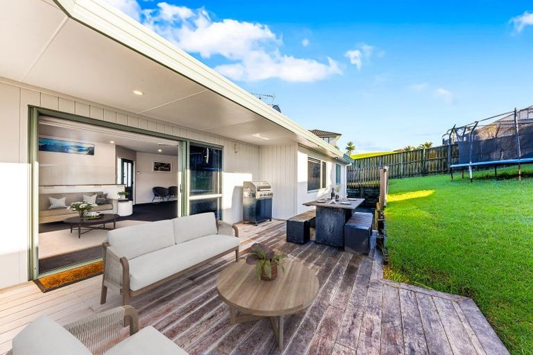Photo of property in 184b Whangaparaoa Road, Red Beach, 0932